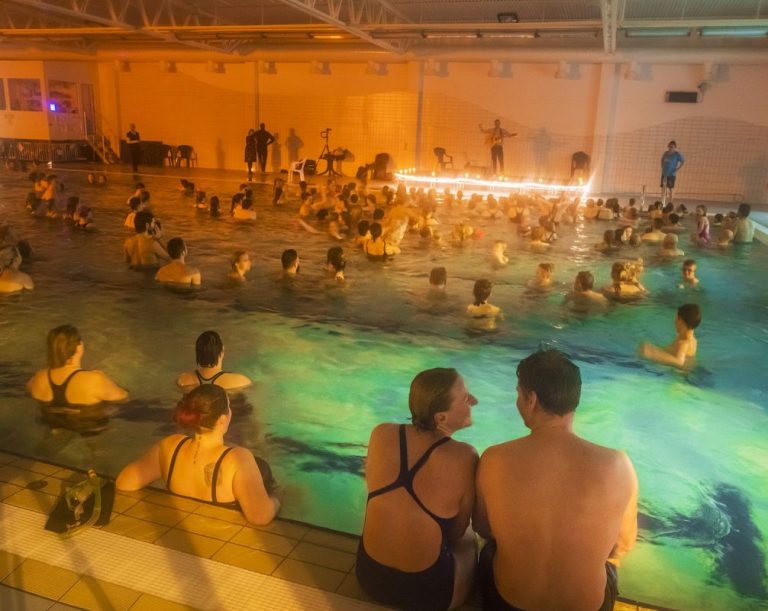 VETRARHÁTÍÐ SETT FYRIR FRAMAN HEGNINGARHÚSIÐ