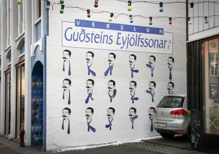 GUÐSTEINN LOKAR Á LAUGAVEGI