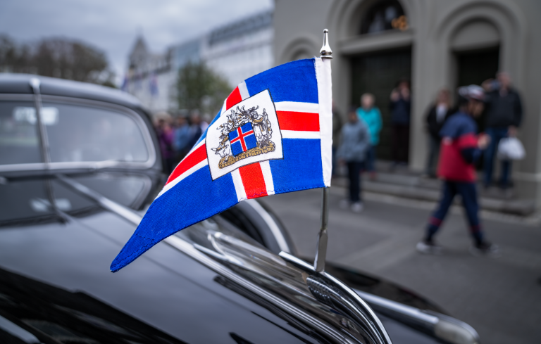 FORSÆTISRÁÐHERRA BÝÐUR UPP Á 8.000 BOLLAKÖKUR Á 17. JÚNÍ