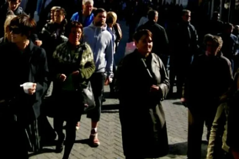 FÓLK MEÐ 59 RÍKISFÖNG FÆR AÐSTOÐ FRÁ BORGINNI