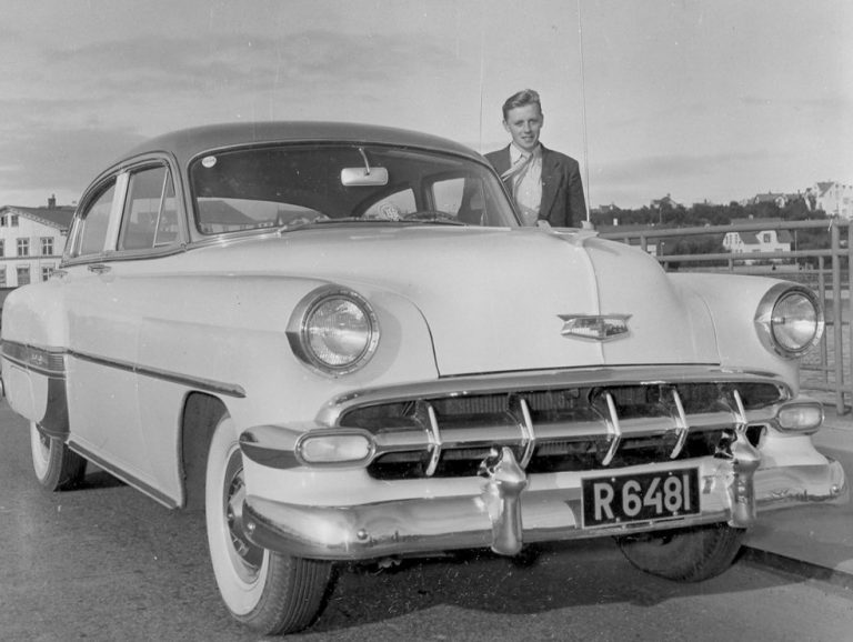 HAMINGJUDAGUR JÓHANNESAR 1954