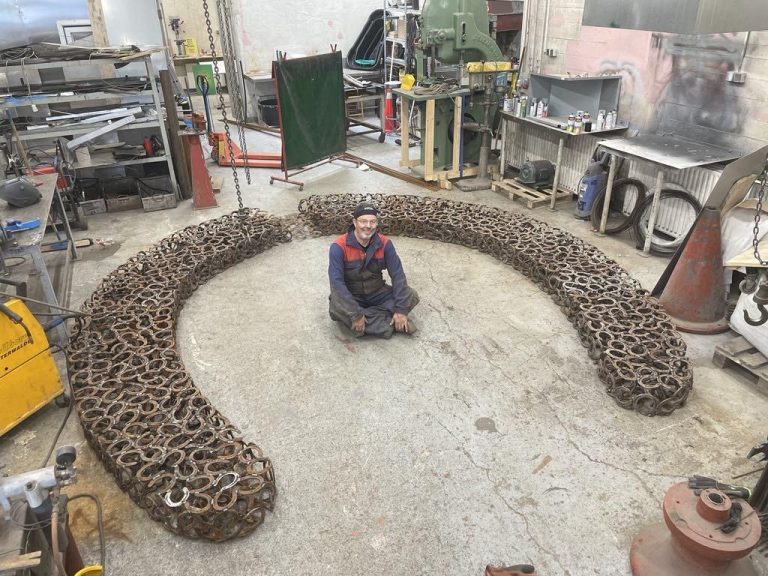 RISASKEIFA Í HÚSDÝRAGARÐINUM