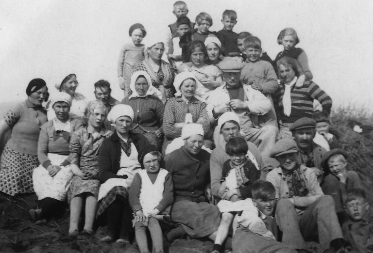 KONURNAR Á EYRARBAKKA