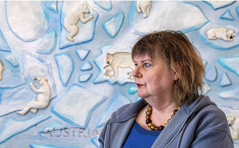 HULDA HÁKON OG ÍSBIRNIRNIR Á KONTÓR