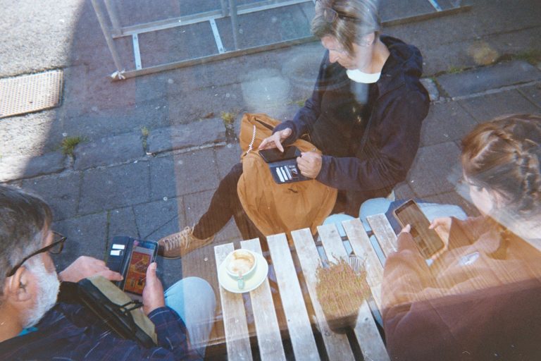 ÓÞARFI AÐ TALA SAMAN