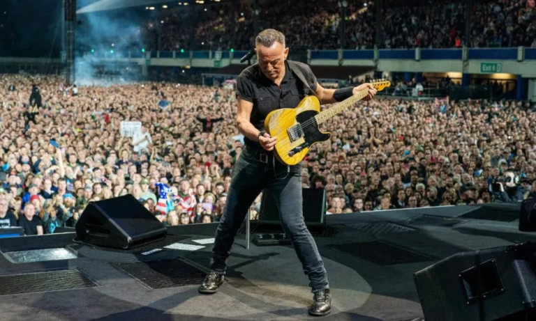 BRUCE SPRINGSTEEN (76)