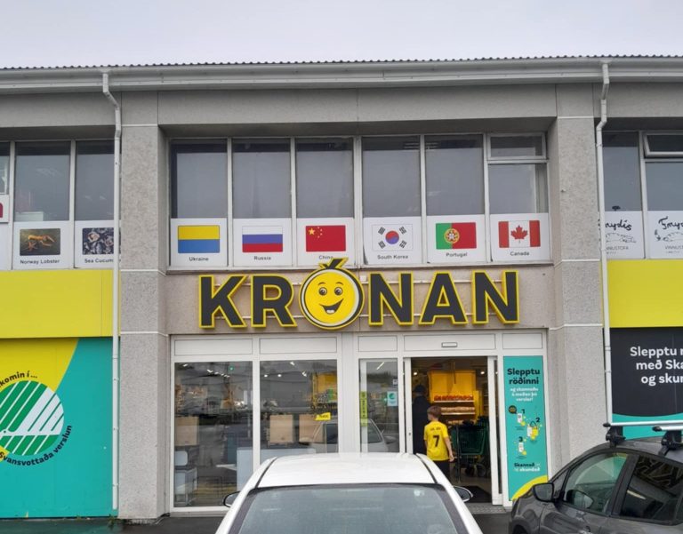 FRJÁLSLYNDUR FISKSALI Í FIRÐINUM