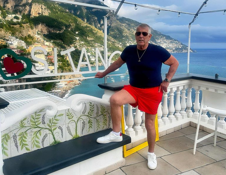 GUFFI BÍLASALI Í FANTAFORMI