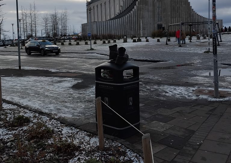 GAFST UPP Á GÖNGUSKÓNUM