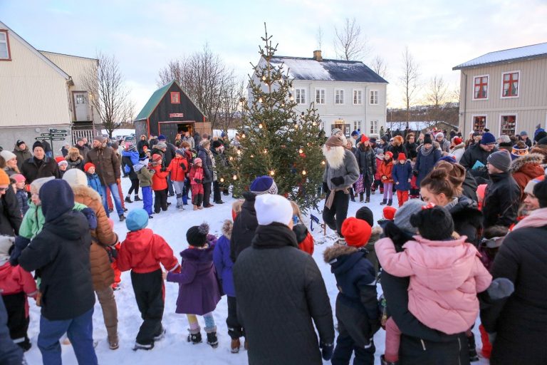 ALLIR Í ÁRBÆ 1. DES.