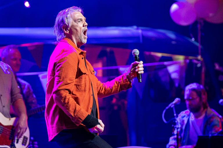 NÆSTUM UPPSELT HJÁ HELGA Í HÖRPU – BOÐIÐ UPP Á STREYMI HEIM Í STOFU