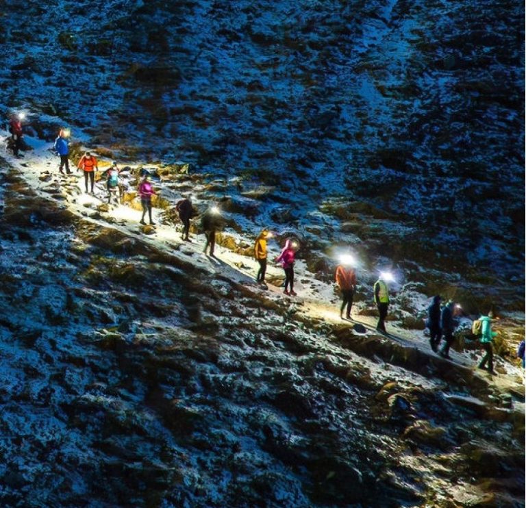 LJÓSAFOSSINN RENNUR NIÐUR HLÍÐAR ESJUNNAR Á LAUGARDAGINN