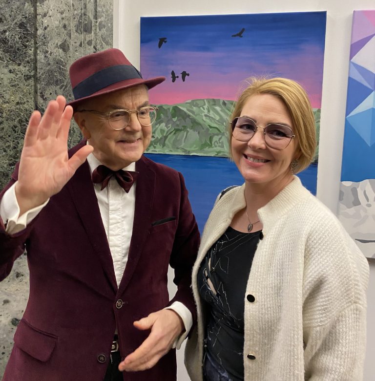 ESJAN Á 600.000 Í GAMLA LANDSBANKANUM