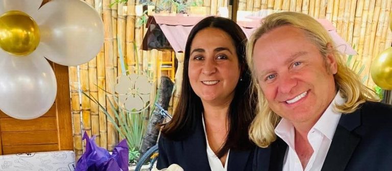 ÞAKKAR KONUNNI FYRIR LAS VEGAS CHRISTMAS SHOW