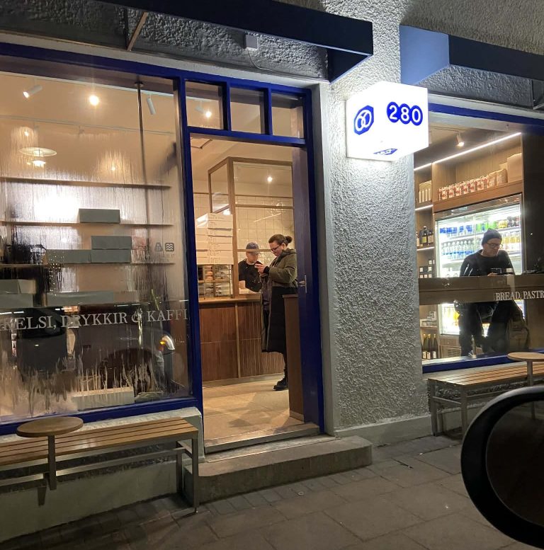 BAKARÍ Í MIÐBÆNUM SEM OPNAR KLUKKAN 07:00