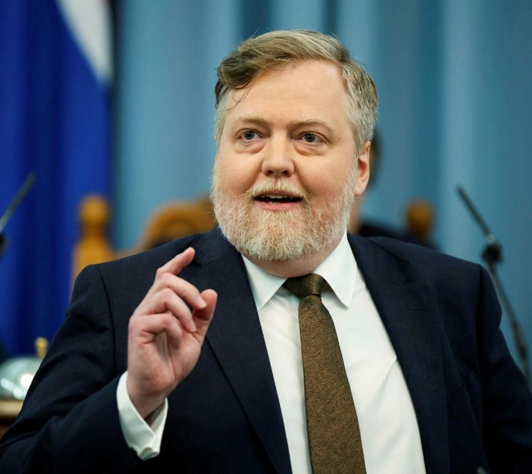 SIGMUNDUR DAVÍÐ Á AFMÆLI Í DAG