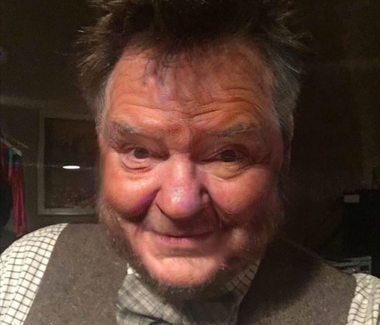 NASISTI HRELLIR SVAVAR KNÚT