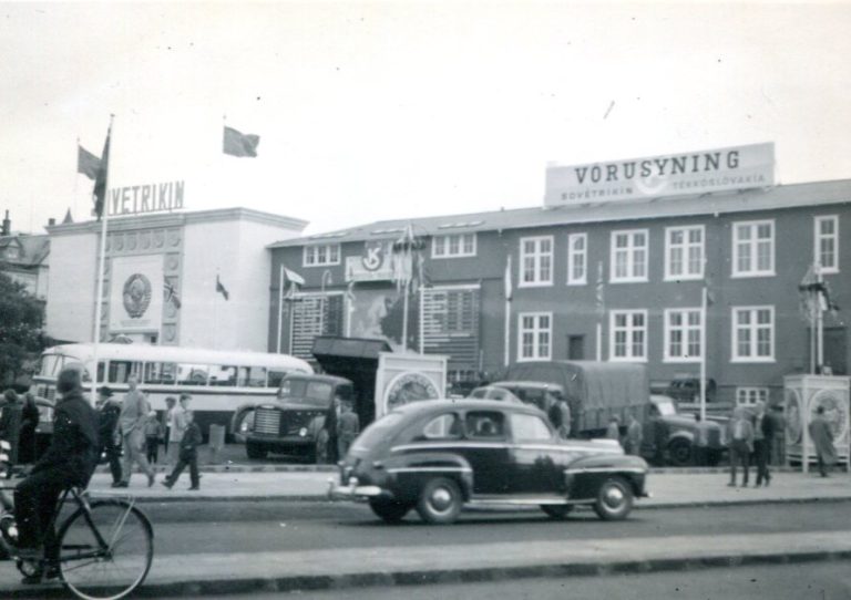 SOVÉSKA VÖRUSÝNINGIN Í MIÐBÆJARSKÓLANUM